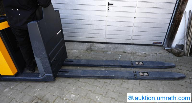 Kommissionierer Jungheinrich ECE 225 mit 72 Betriebsstunden Hubwagen Ameise Elektrohubwagen - Tellimusekoostur: pilt 4 Kommissionierer Jungheinrich ECE 225 mit 72 Betriebsstunden Hubwagen Ameise Elektrohubwagen - Tellimusekoostur: pilt 4