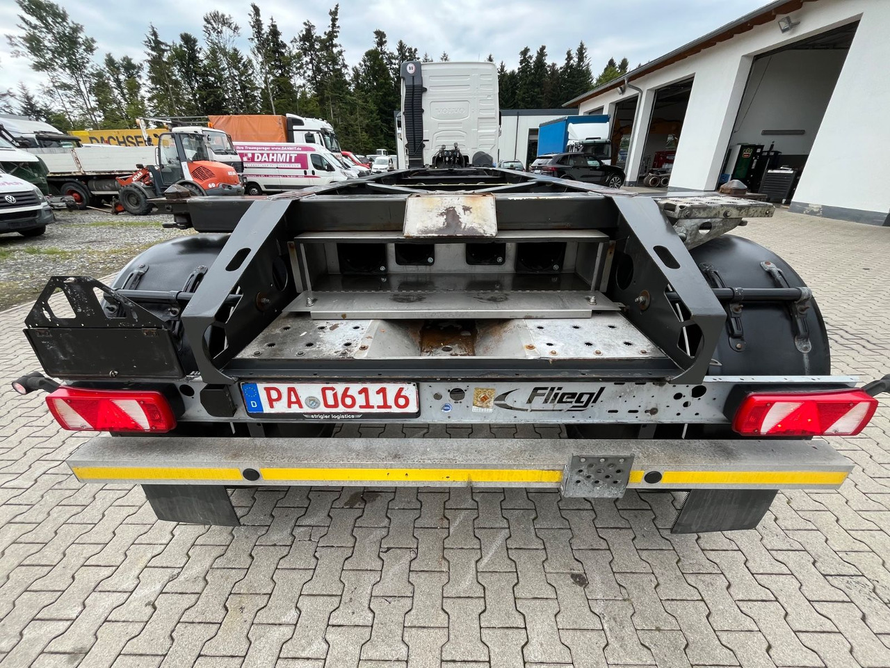 Fliegl Tank Container Chassis 20ft ADR - Konteinerveduk/ Tõstukiga poolhaagis: pilt 4 Fliegl Tank Container Chassis 20ft ADR - Konteinerveduk/ Tõstukiga poolhaagis: pilt 4