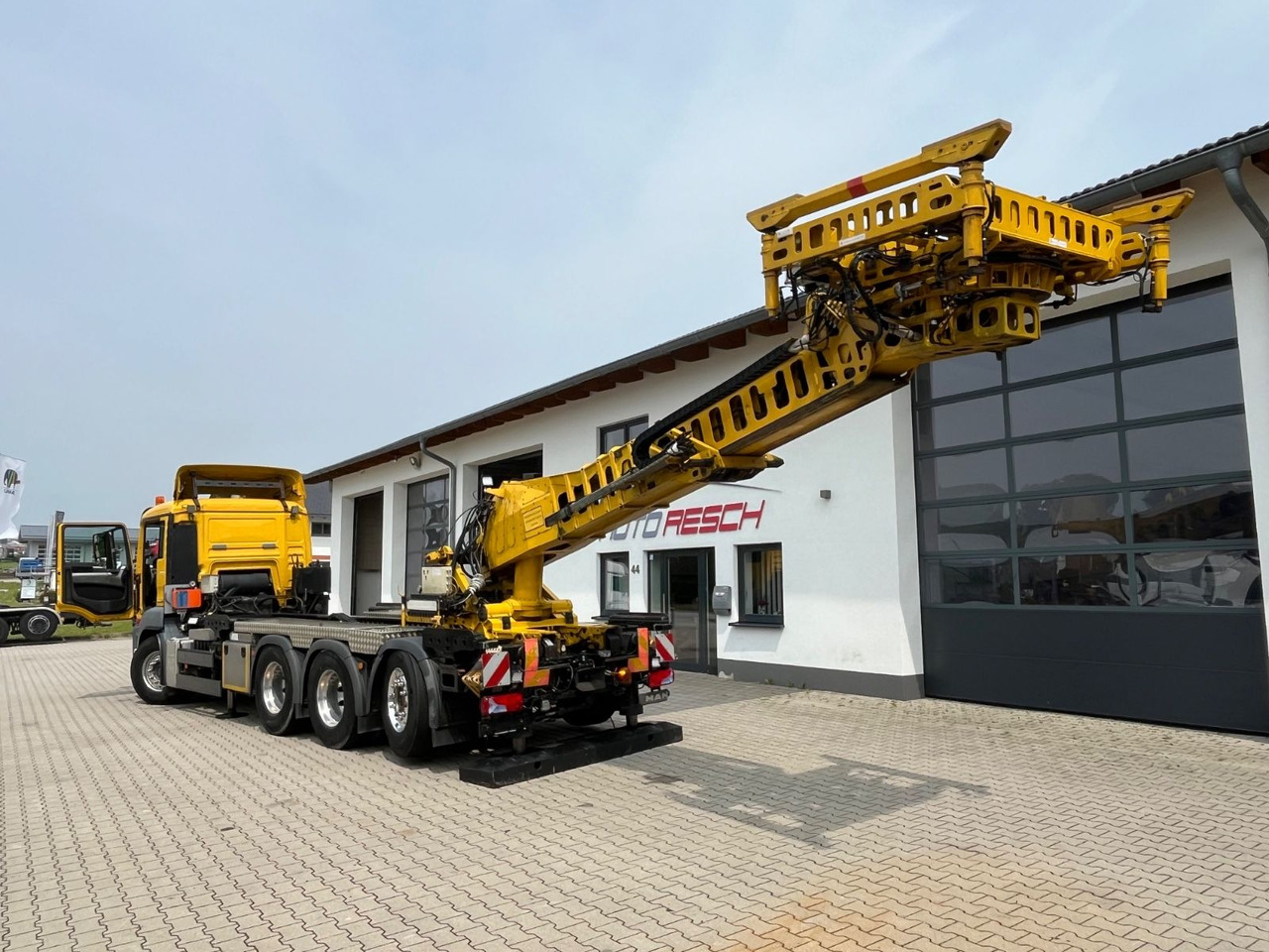 MAN TGS 35.480 8x4-4BL Deuringer Garagentransporter - Kraanaga veoauto: pilt 3 MAN TGS 35.480 8x4-4BL Deuringer Garagentransporter - Kraanaga veoauto: pilt 3