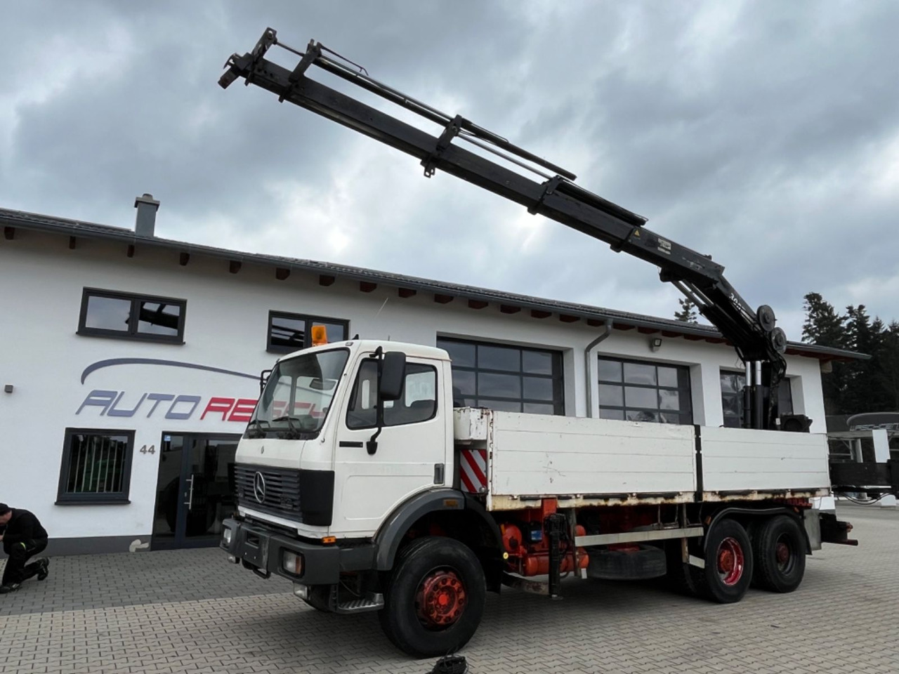Mercedes-Benz SK 2635 6x4 V8 Pritsche mit HIAB 300-4 - Madelveok/ Platvormveok, Kraanaga veoauto: pilt 1 Mercedes-Benz SK 2635 6x4 V8 Pritsche mit HIAB 300-4 - Madelveok/ Platvormveok, Kraanaga veoauto: pilt 1