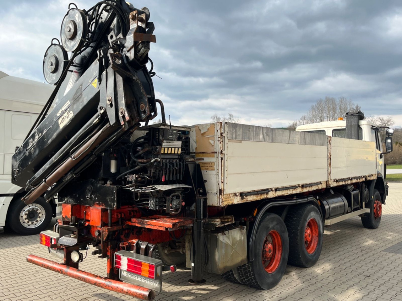 Mercedes-Benz SK 2635 6x4 V8 Pritsche mit HIAB 300-4 - Madelveok/ Platvormveok, Kraanaga veoauto: pilt 5 Mercedes-Benz SK 2635 6x4 V8 Pritsche mit HIAB 300-4 - Madelveok/ Platvormveok, Kraanaga veoauto: pilt 5