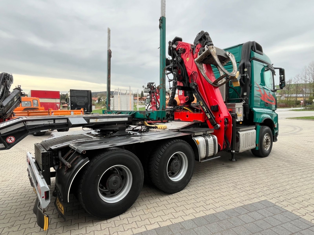 Mercedes-Benz Arocs 2663 6x4 mit Epsilon S260Z Langholzkran - Sadulveok: pilt 3 Mercedes-Benz Arocs 2663 6x4 mit Epsilon S260Z Langholzkran - Sadulveok: pilt 3