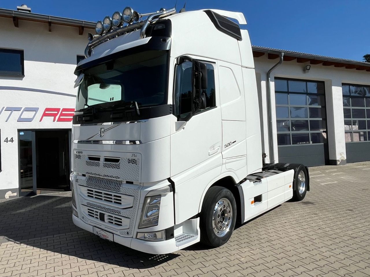 Volvo FH 500 Lowdeck Mega Standklima NAVI - Sadulveok: pilt 2 Volvo FH 500 Lowdeck Mega Standklima NAVI - Sadulveok: pilt 2