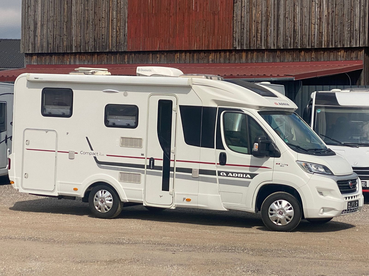 Adria Compact SL - Poolintegreeritud matkaauto: pilt 2 Adria Compact SL - Poolintegreeritud matkaauto: pilt 2