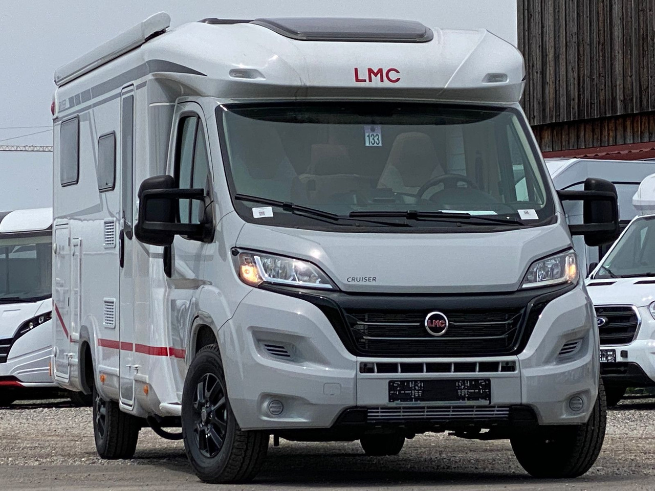 LMC Cruiser V 646 G, SAT, Navi, Sondermodell,16 Zoll - Poolintegreeritud matkaauto: pilt 1 LMC Cruiser V 646 G, SAT, Navi, Sondermodell,16 Zoll - Poolintegreeritud matkaauto: pilt 1