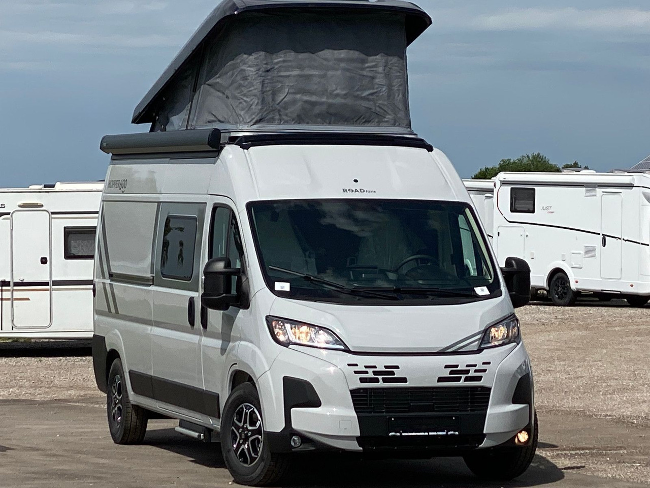 LMC INNOVAN 600 ,Aufstelldach,Automatik,25 Modell - Campervan: pilt 1 LMC INNOVAN 600 ,Aufstelldach,Automatik,25 Modell - Campervan: pilt 1