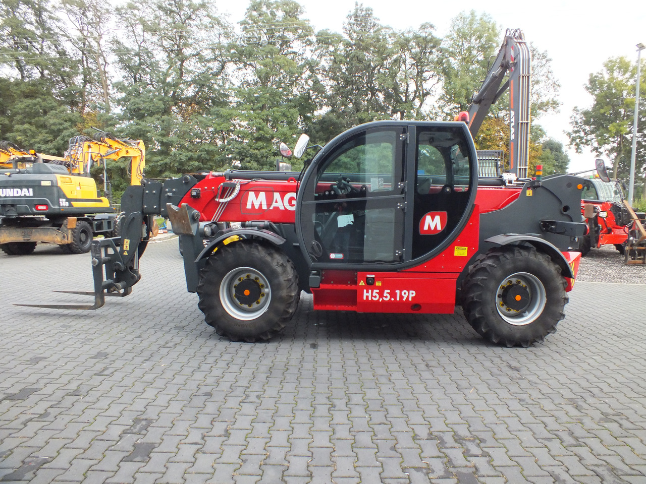 MAGNI TH5,5.19P - Teleskooprataslaadur - Ehitusmasinad: pilt 2 MAGNI TH5,5.19P - Teleskooprataslaadur - Ehitusmasinad: pilt 2