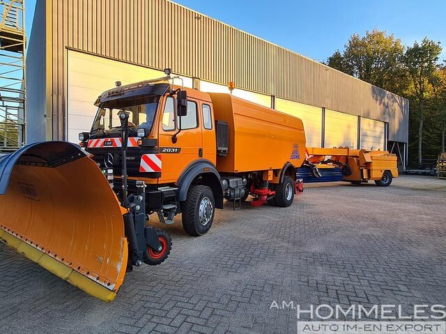 Overaasen RS 200 - Tänavapühkimismasin: pilt 2 Overaasen RS 200 - Tänavapühkimismasin: pilt 2