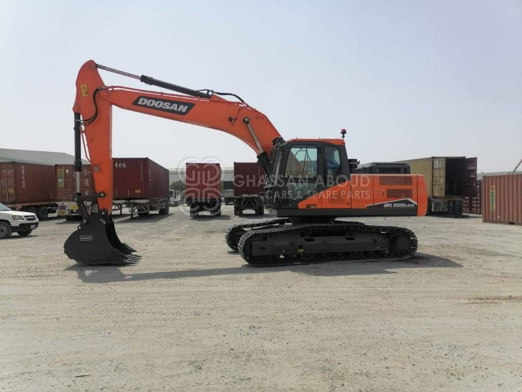 DOOSAN DX225 LCA – CHAIN EXCAVATOR OPERATING WEIGHT 22 TON APPROX. WITH BUCKET 1.08 Cu.M BUCKET ( HEAVY DUTY) MY2022 - Lintekskavaator: pilt 1 DOOSAN DX225 LCA – CHAIN EXCAVATOR OPERATING WEIGHT 22 TON APPROX. WITH BUCKET 1.08 Cu.M BUCKET ( HEAVY DUTY) MY2022 - Lintekskavaator: pilt 1