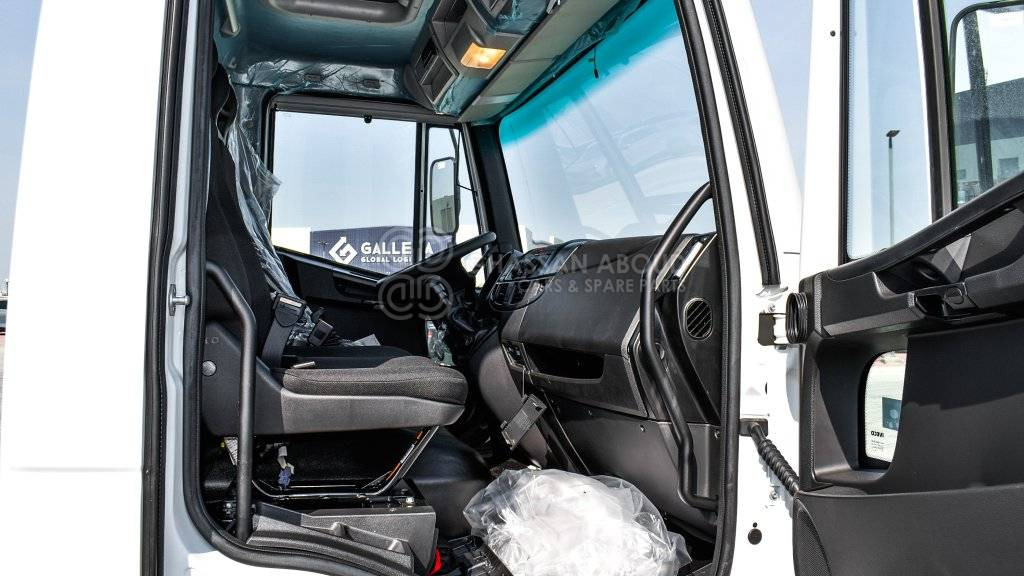 Interior photo 1: Kabiinišassiiga veoauto IVECO EUROCARGO ML180 Chassis 4×2, 19 Ton Approx. MY25