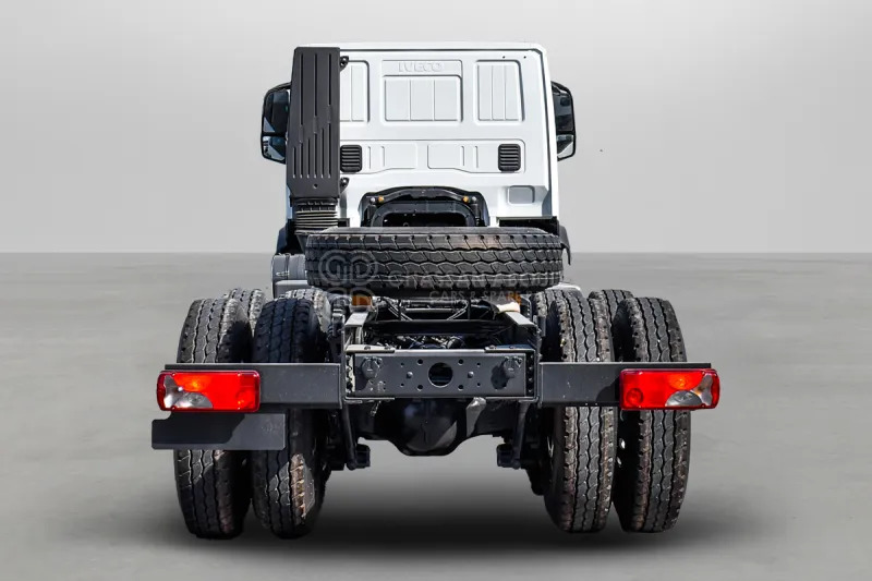 IVECO T-WAY AT380T47H 6X4 R24 TYRES CHASSIS - Barcelona Stock - Kabiinišassiiga veoauto: pilt 5 IVECO T-WAY AT380T47H 6X4 R24 TYRES CHASSIS - Barcelona Stock - Kabiinišassiiga veoauto: pilt 5