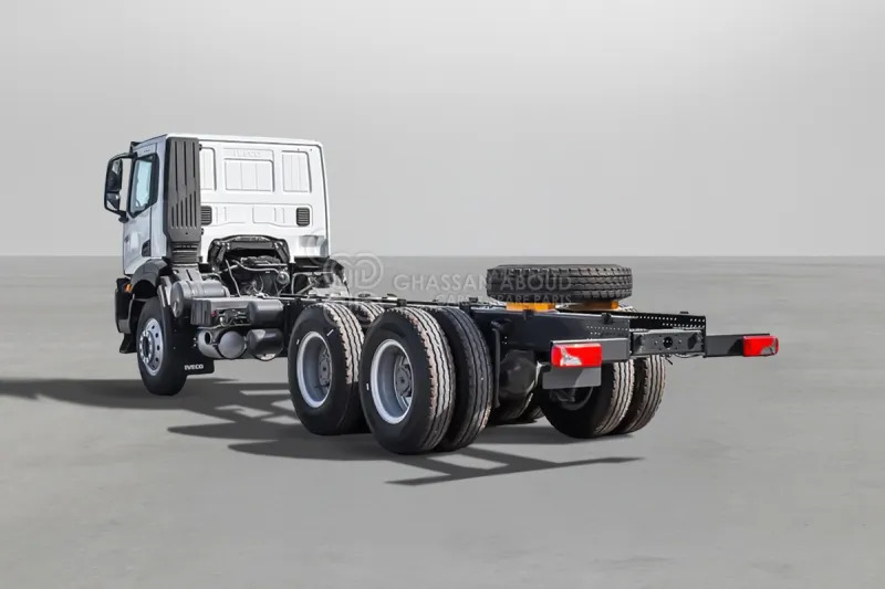 Iveco T-WAY AD380T47H 6x4 R24 Tyres Chassis - Barcelona Stock - Kabiinišassiiga veoauto: pilt 2 Iveco T-WAY AD380T47H 6x4 R24 Tyres Chassis - Barcelona Stock - Kabiinišassiiga veoauto: pilt 2