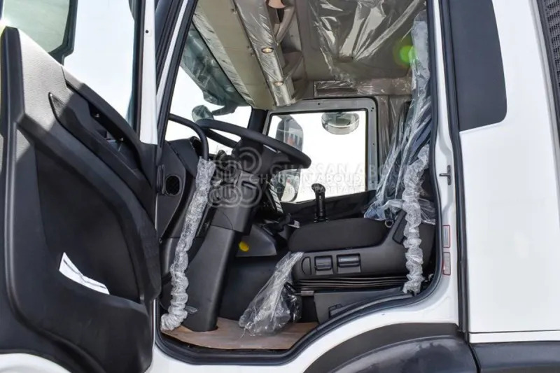 Iveco T-WAY AD380T47H 6x4 R24 Tyres Chassis - Barcelona Stock - Kabiinišassiiga veoauto: pilt 4 Iveco T-WAY AD380T47H 6x4 R24 Tyres Chassis - Barcelona Stock - Kabiinišassiiga veoauto: pilt 4