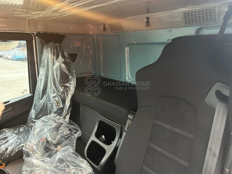Iveco T-WAY AT380T43H 6x4 R20 Tyres Chassis - Barcelona Stock - Kabiinišassiiga veoauto: pilt 3 Iveco T-WAY AT380T43H 6x4 R20 Tyres Chassis - Barcelona Stock - Kabiinišassiiga veoauto: pilt 3
