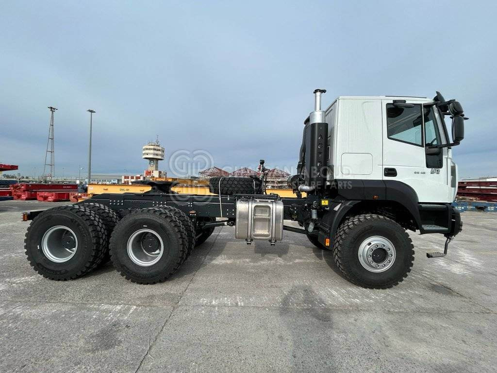 BARCELONA ASTRA HEAD 6×6 (HD9 66.48T) MY24 - Sadulveok: pilt 3 BARCELONA ASTRA HEAD 6×6 (HD9 66.48T) MY24 - Sadulveok: pilt 3