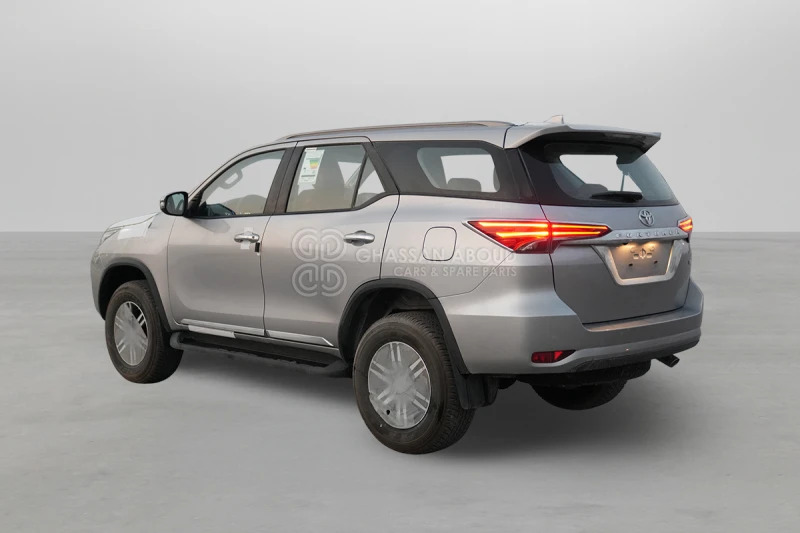 Toyota Fortuner 4x4 - Maastur: pilt 4 Toyota Fortuner 4x4 - Maastur: pilt 4