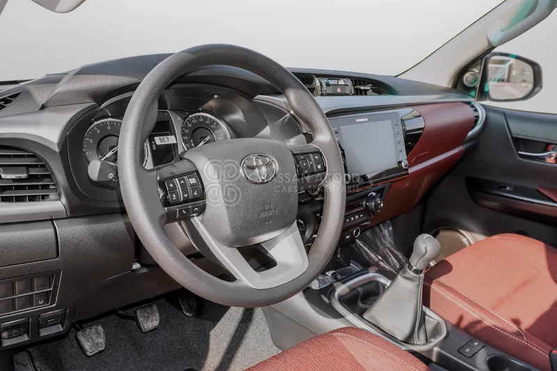 Toyota Hilux 4X4 Double Cabin - Pikap, Meeskonnaauto: pilt 5 Toyota Hilux 4X4 Double Cabin - Pikap, Meeskonnaauto: pilt 5