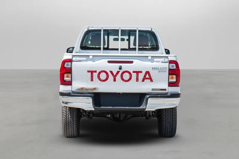 Toyota Hilux  4X4 Double Cabin - Pikap, Meeskonnaauto: pilt 4 Toyota Hilux  4X4 Double Cabin - Pikap, Meeskonnaauto: pilt 4