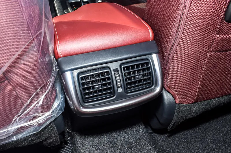 Toyota Hilux 4X4 Double Cabin - Pikap, Meeskonnaauto: pilt 5 Toyota Hilux 4X4 Double Cabin - Pikap, Meeskonnaauto: pilt 5