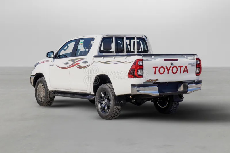 Toyota Hilux 4X4 Double Cabin - Pikap, Meeskonnaauto: pilt 4 Toyota Hilux 4X4 Double Cabin - Pikap, Meeskonnaauto: pilt 4