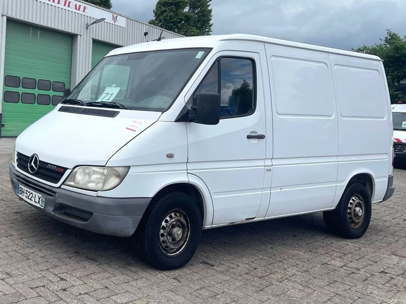 Mercedes-Benz Sprinter 208 3 seats. Very good bus! 100% engine and gearbox! France use - Kaubik: pilt 4 Mercedes-Benz Sprinter 208 3 seats. Very good bus! 100% engine and gearbox! France use - Kaubik: pilt 4