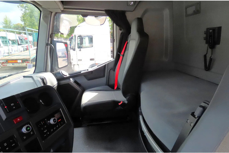 Sadulveok Renault T460 Retarder, PTO, Frigo, 586810 km. Good serviced truck: pilt 20