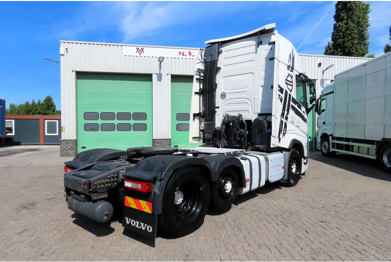 Volvo FH 500 YV2RT40C3JB860437 EURO6, 6x2, 2 tanks, - Sadulveok: pilt 5 Volvo FH 500 YV2RT40C3JB860437 EURO6, 6x2, 2 tanks, - Sadulveok: pilt 5