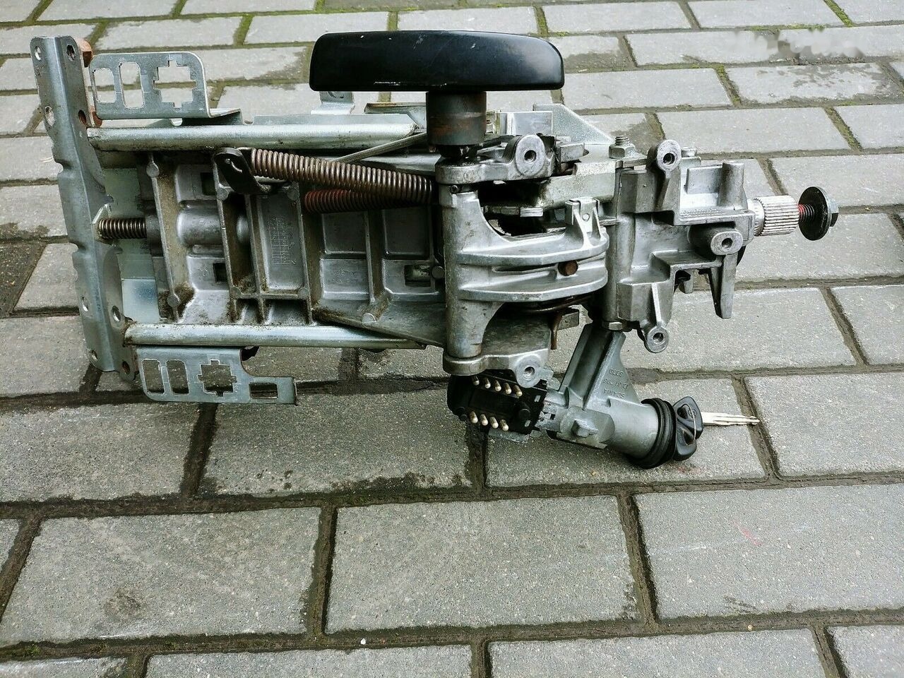 Scania 4 SERIES WITH IGNITION SWITCH 1427567 truck - Roolisammas - Veoauto: pilt 4 Scania 4 SERIES WITH IGNITION SWITCH 1427567 truck - Roolisammas - Veoauto: pilt 4