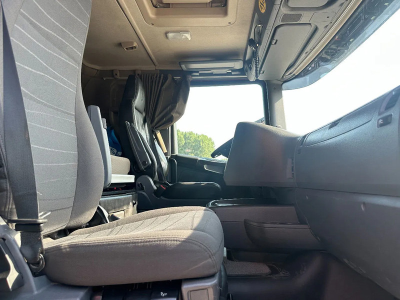 Sadulveok Scania R490 6x4, RETARDER, EURO-6, NIGHT-AIRCO, 1st axle: 9.000kg, NL-truck, APK: 12/2025: pilt 18 Sadulveok Scania R490 6x4, RETARDER, EURO-6, NIGHT-AIRCO, 1st axle: 9.000kg, NL-truck, APK: 12/2025: pilt 18