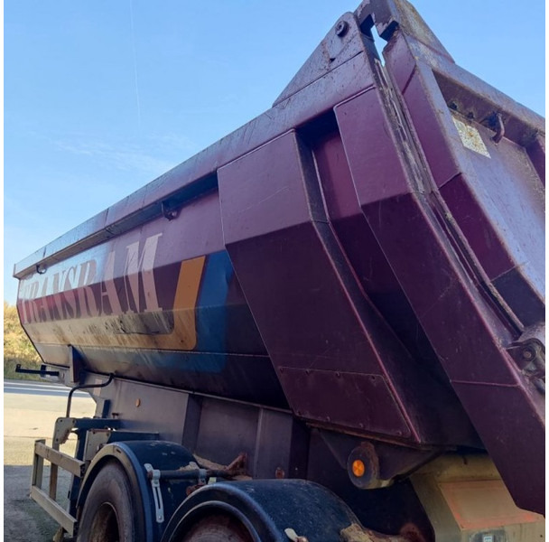 DMC - Kallur-poolhaagis: pilt 5 DMC - Kallur-poolhaagis: pilt 5