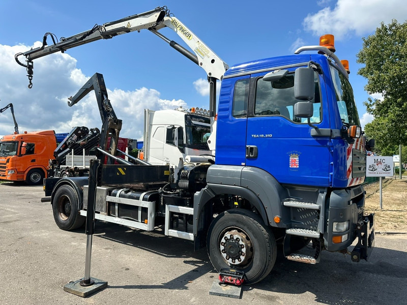 MAN TGA 18.310 4x4 HOOKLIFT + CRANE PALFINGER PK12000 - RADIO - ROTATOR - STEEL SPRING / HUB REDUCTION - MANUAL ZF - BE TRUCK - Konkstõstukiga veoauto, Kraanaga veoauto: pilt 1 MAN TGA 18.310 4x4 HOOKLIFT + CRANE PALFINGER PK12000 - RADIO - ROTATOR - STEEL SPRING / HUB REDUCTION - MANUAL ZF - BE TRUCK - Konkstõstukiga veoauto, Kraanaga veoauto: pilt 1