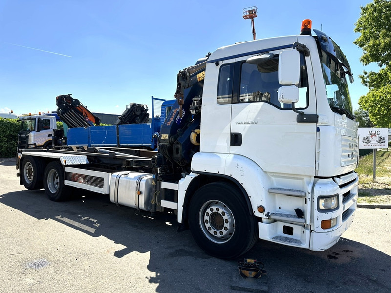 MAN TGA 26.310 6X2 HOOKLIFT + CRANE COPMA 160.4 + JIB J2 + WINCH - RADIO - LIFT + STEERING AXLE - EURO 3 - BE - Konkstõstukiga veoauto, Kraanaga veoauto: pilt 2 MAN TGA 26.310 6X2 HOOKLIFT + CRANE COPMA 160.4 + JIB J2 + WINCH - RADIO - LIFT + STEERING AXLE - EURO 3 - BE - Konkstõstukiga veoauto, Kraanaga veoauto: pilt 2