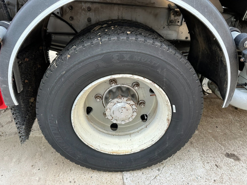 Renault MIDLUM 150 FUEL TANKER / CITERNE MAZOUT - 6500L - 3 COMPARTIMENTS - *ENGINE PROBLEM* - Tsisternauto: pilt 5 Renault MIDLUM 150 FUEL TANKER / CITERNE MAZOUT - 6500L - 3 COMPARTIMENTS - *ENGINE PROBLEM* - Tsisternauto: pilt 5