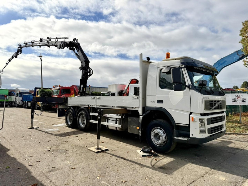 Volvo FM 300 6x4 + (25.8m!) CRANE HIAB 245 E-5 + JIB 65 X-3 + 2 ME - *228.000km* - MANUAL - A/C - EURO 3 - BELGIAN TRUCK - Kraanaga veoauto: pilt 1 Volvo FM 300 6x4 + (25.8m!) CRANE HIAB 245 E-5 + JIB 65 X-3 + 2 ME - *228.000km* - MANUAL - A/C - EURO 3 - BELGIAN TRUCK - Kraanaga veoauto: pilt 1