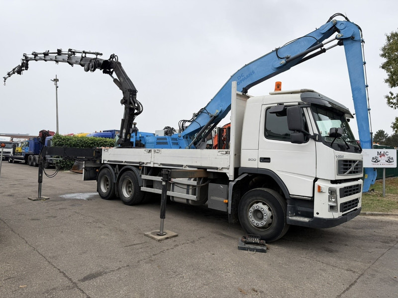 Volvo FM 300 6x4 PRITSCHE + (25.8m!) KRAN HIAB 245 E-5 + JIB 65 X-3 + 2 ME - *228.000km* - MANUAL - A/C - EURO 3 - BELGIAN TRUCK - Kraanaga veoauto: pilt 2 Volvo FM 300 6x4 PRITSCHE + (25.8m!) KRAN HIAB 245 E-5 + JIB 65 X-3 + 2 ME - *228.000km* - MANUAL - A/C - EURO 3 - BELGIAN TRUCK - Kraanaga veoauto: pilt 2