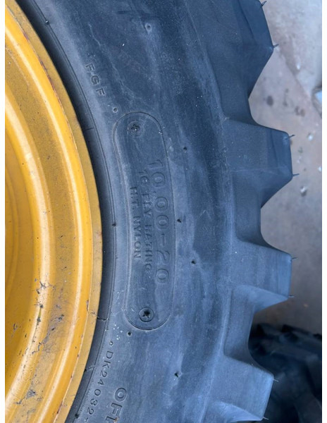 Bridgestone 1000 x 20 Set / 10.00 x 20: 4x2 Tyres - Rehvid ja veljed - Ehitusmasinad: pilt 4 Bridgestone 1000 x 20 Set / 10.00 x 20: 4x2 Tyres - Rehvid ja veljed - Ehitusmasinad: pilt 4