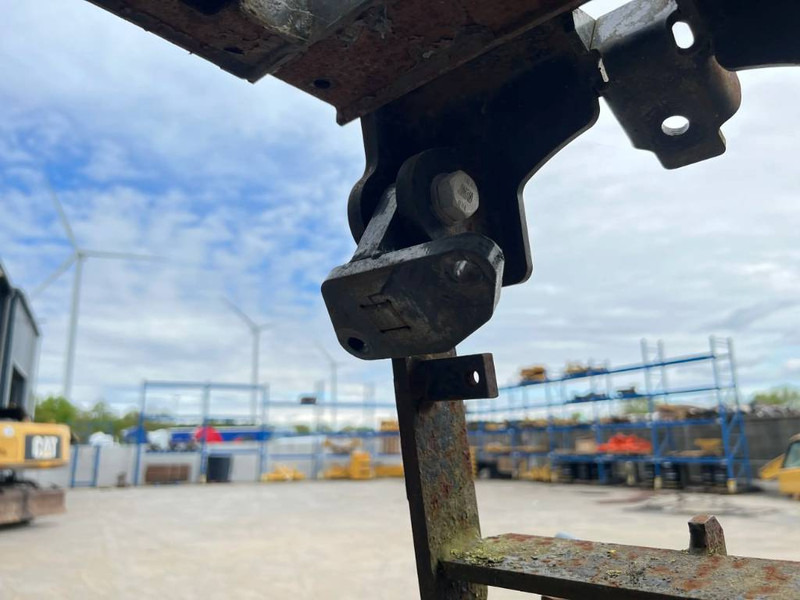 Cat 312D / 315D / 319D / 320D / 324D / 329D / 330D / - Kabiin ja interjöör - Ehitusmasinad: pilt 5 Cat 312D / 315D / 319D / 320D / 324D / 329D / 330D / - Kabiin ja interjöör - Ehitusmasinad: pilt 5