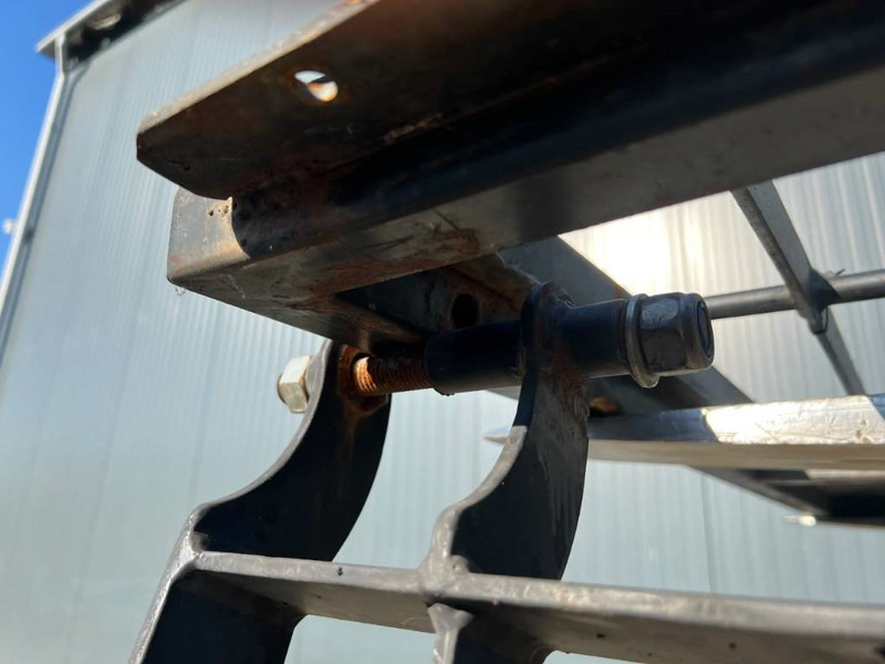 Cat 313D / M315D / 320D / 325D / 330D / 345C / 365C / - Kabiin ja interjöör - Ehitusmasinad: pilt 4 Cat 313D / M315D / 320D / 325D / 330D / 345C / 365C / - Kabiin ja interjöör - Ehitusmasinad: pilt 4