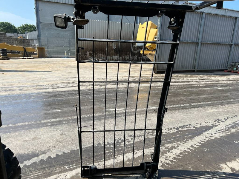 Cat 313E / 320F / 323E / 325F / 329E / 330F / 336E / 3 - Kabiin ja interjöör - Ehitusmasinad: pilt 4 Cat 313E / 320F / 323E / 325F / 329E / 330F / 336E / 3 - Kabiin ja interjöör - Ehitusmasinad: pilt 4