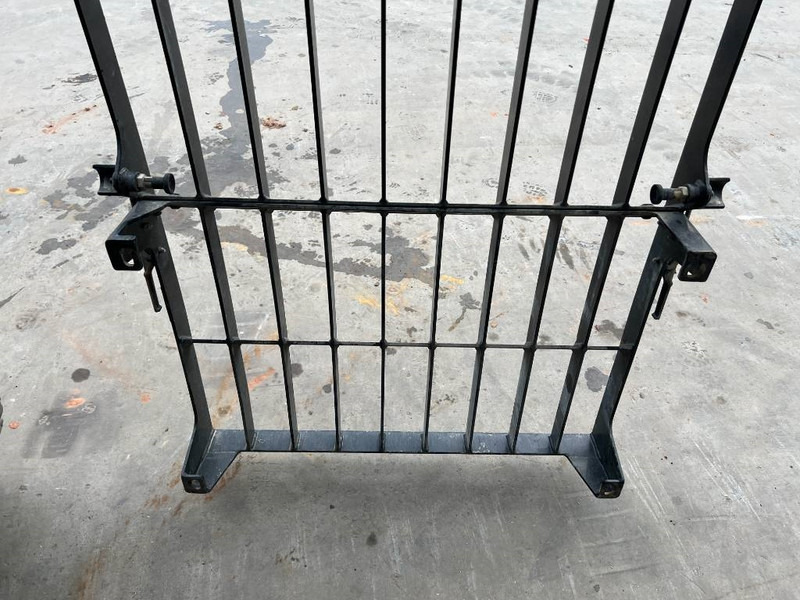 Cat 313E / 320F / 323E / 325F / 329E / 330F / 336E / 3 - Kabiin ja interjöör - Ehitusmasinad: pilt 4 Cat 313E / 320F / 323E / 325F / 329E / 330F / 336E / 3 - Kabiin ja interjöör - Ehitusmasinad: pilt 4