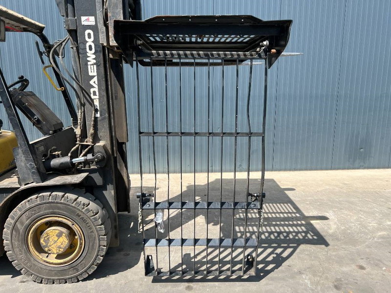 Cat 313E / 320F / 323E / 325F / 329E / 330F / 336E / 3 - Kabiin ja interjöör - Ehitusmasinad: pilt 3 Cat 313E / 320F / 323E / 325F / 329E / 330F / 336E / 3 - Kabiin ja interjöör - Ehitusmasinad: pilt 3