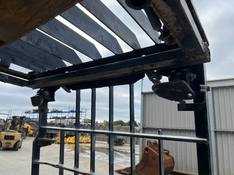 Cat 313E / M315F / 320F / 323E / 325F / 329E / 330F / - Kabiin ja interjöör - Ehitusmasinad: pilt 4 Cat 313E / M315F / 320F / 323E / 325F / 329E / 330F / - Kabiin ja interjöör - Ehitusmasinad: pilt 4