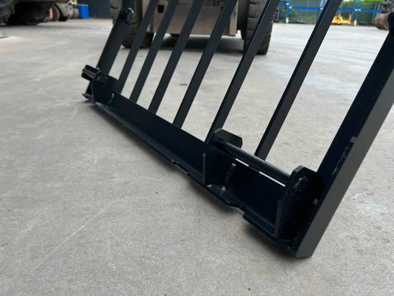 Cat 323D Guard - Kabiin ja interjöör - Ehitusmasinad: pilt 5 Cat 323D Guard - Kabiin ja interjöör - Ehitusmasinad: pilt 5