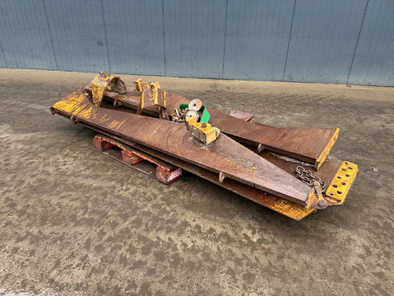 Cat 730 - Sabatõstuk - Ehitusmasinad: pilt 1 Cat 730 - Sabatõstuk - Ehitusmasinad: pilt 1