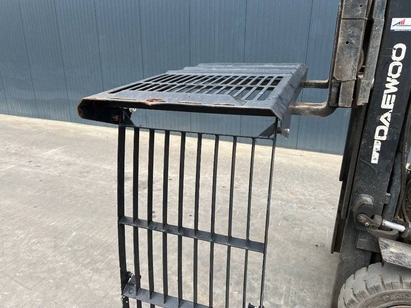 Cat M313D / M315D / M316D / M318D / M322D / M325D - Kabiin ja interjöör - Ehitusmasinad: pilt 2 Cat M313D / M315D / M316D / M318D / M322D / M325D - Kabiin ja interjöör - Ehitusmasinad: pilt 2