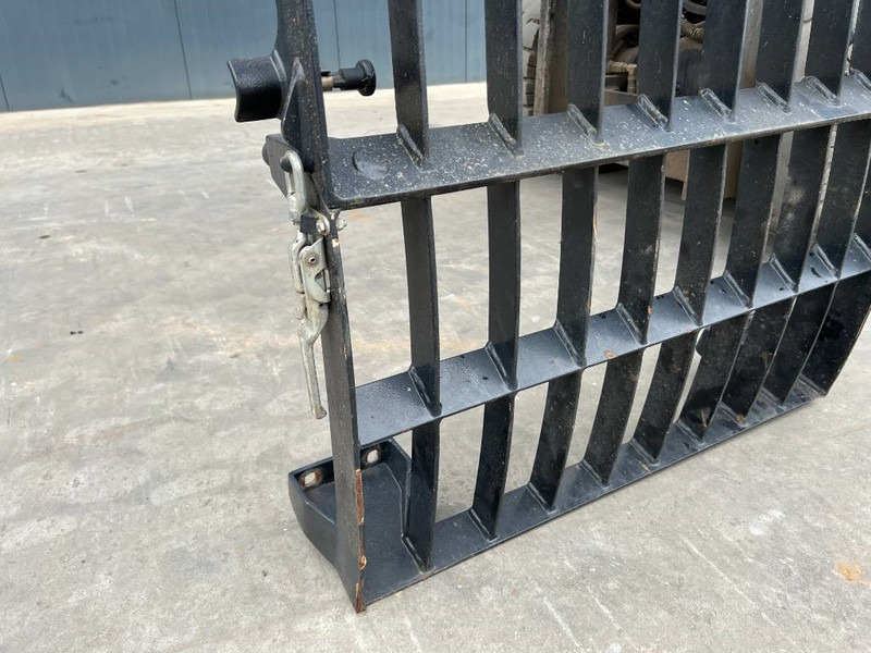 Cat M313D / M315D / M316D / M318D / M322D / M325D - Kabiin ja interjöör - Ehitusmasinad: pilt 4 Cat M313D / M315D / M316D / M318D / M322D / M325D - Kabiin ja interjöör - Ehitusmasinad: pilt 4