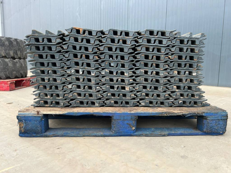 Hyundai R210 / R215 / R220 Shoes 3 Grouser 600mm - Raam/ Konstruktsioon - Ehitusmasinad: pilt 5 Hyundai R210 / R215 / R220 Shoes 3 Grouser 600mm - Raam/ Konstruktsioon - Ehitusmasinad: pilt 5