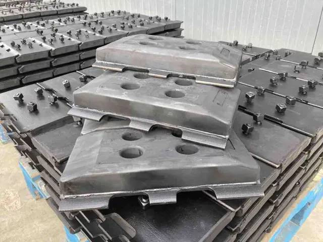 Volvo Rubber Asphalt Pads - Raam/ Konstruktsioon - Ehitusmasinad: pilt 1 Volvo Rubber Asphalt Pads - Raam/ Konstruktsioon - Ehitusmasinad: pilt 1