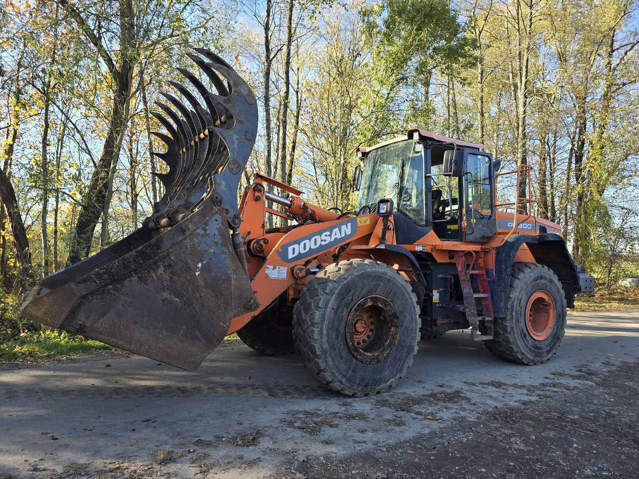DOOSAN DL300-3 z WAGĄ - Rataslaadur: pilt 2 DOOSAN DL300-3 z WAGĄ - Rataslaadur: pilt 2