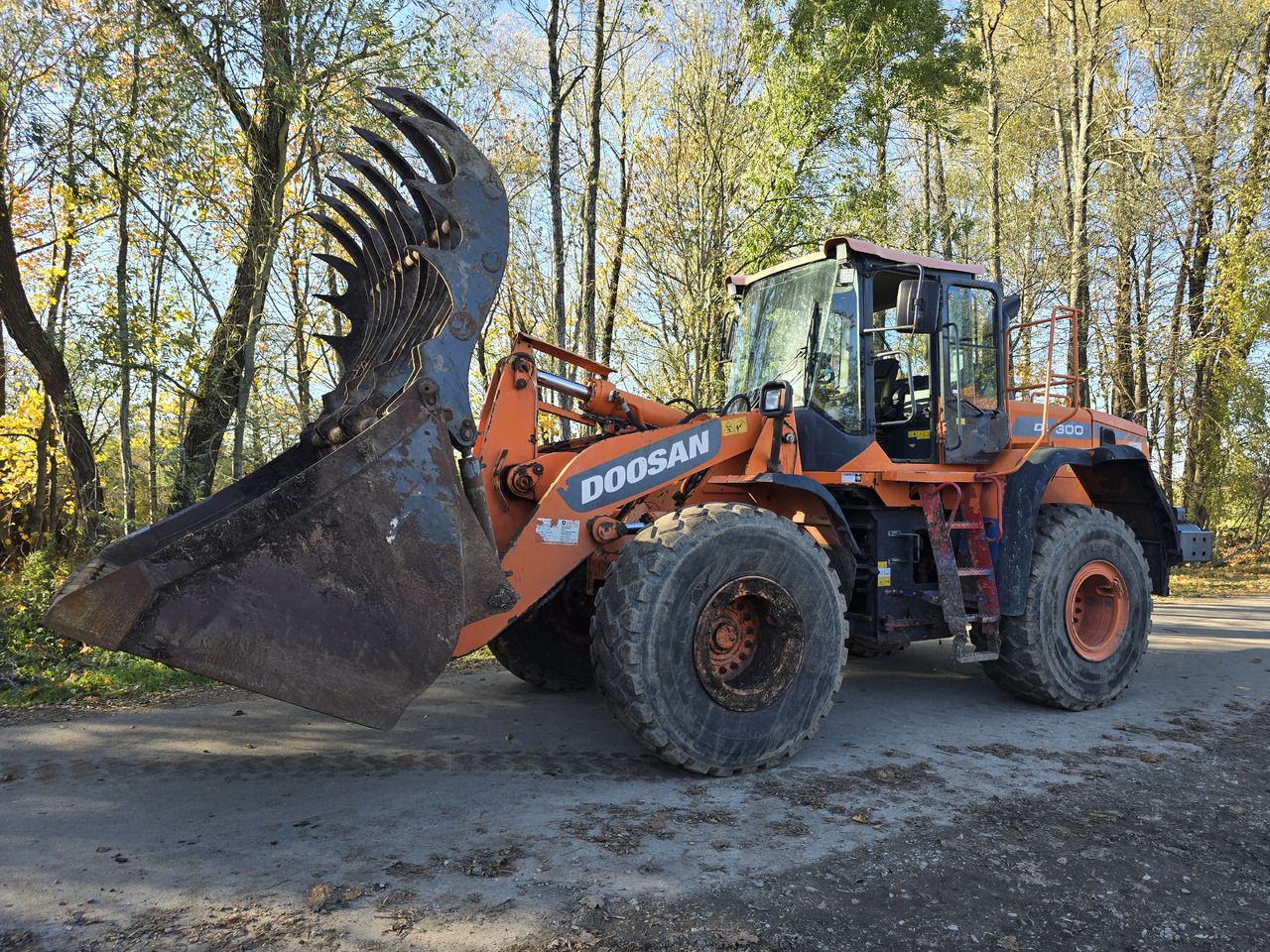 DOOSAN DL300-3 z WAGĄ - Rataslaadur: pilt 4 DOOSAN DL300-3 z WAGĄ - Rataslaadur: pilt 4